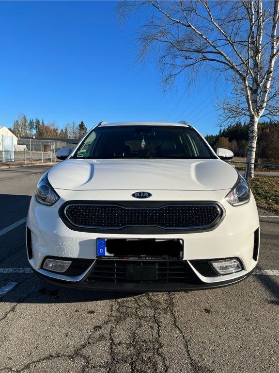 Weiß Gebraucht 2017 Kia Niro Vision SUV | 12.400 € (Fairer Preis) - Bild 1/4