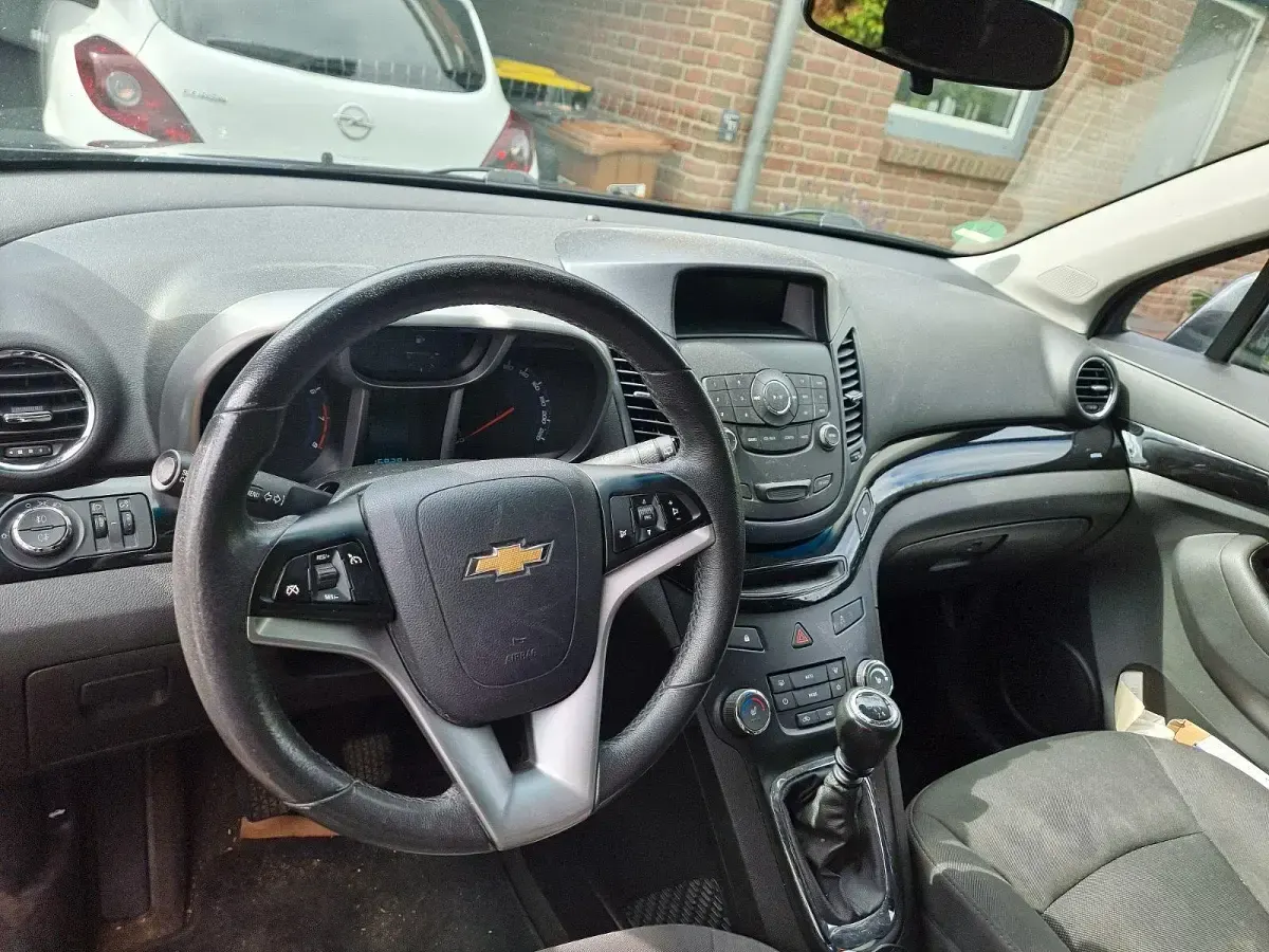 Gebraucht Chevrolet Orlando 140 PS (102 kW) 2013 Schwarz Van / Kleinbus