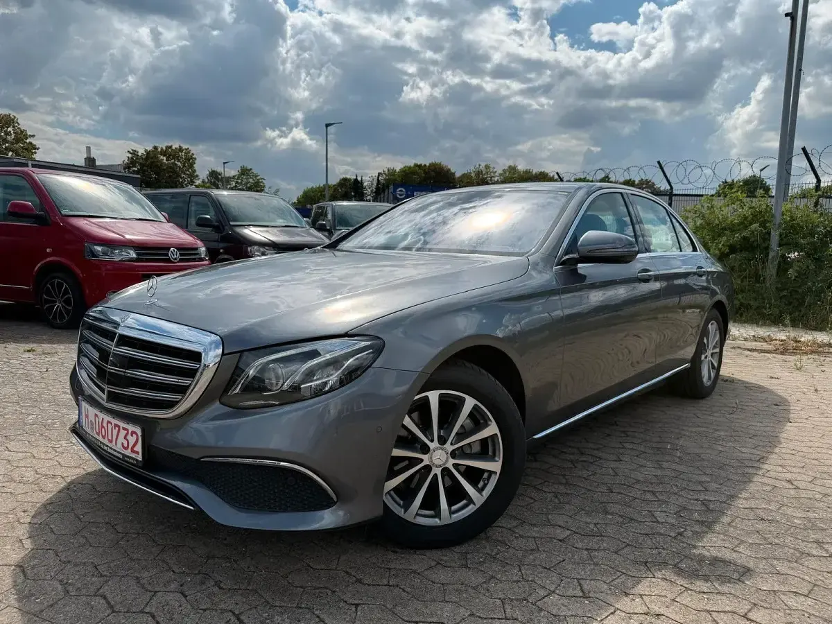 Gebraucht Mercedes E220 Exclusive 194 PS (142 kW) 2016 Grau Limousine