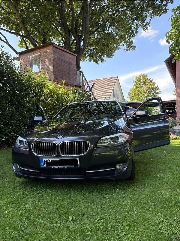 Grau Gebraucht 2011 BMW 525 Kombi | 11.300 € (Fairer Preis) - Bild 1/4