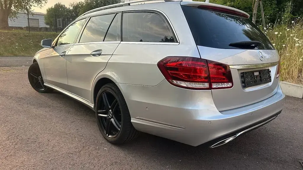 Gebraucht Mercedes E250 204 PS (150 kW) 2015 Silber Kombi