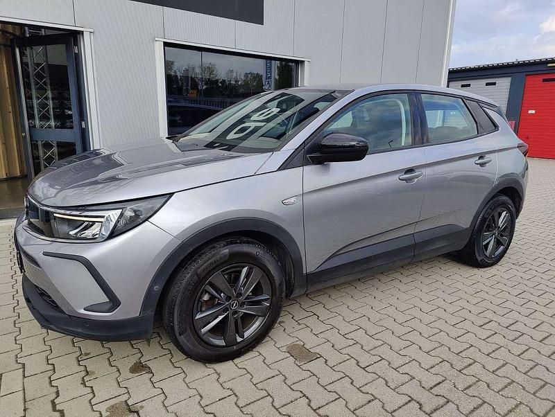 Kontrast grau/quarz silber Gebraucht 2022 Opel Grandland X Business Edition SUV | 18.564 € (Guter Preis) - Bild 1/4