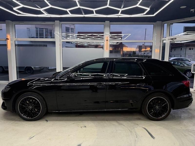 Gebraucht Audi A4 Sport 163 PS (119 kW) 2022 Schwarz Kombi