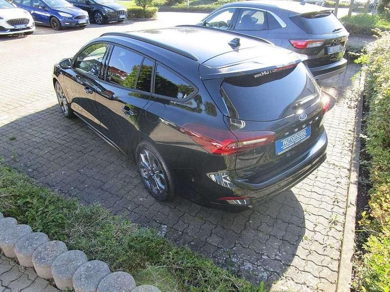 Gebraucht Ford Focus ST-Line 125 PS (91 kW) 2023 Agate bback (metallic) Kombi
