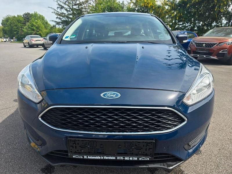 Usata Ford Focus Trend 101 CV (74 kW) 2017 Blu Berlina