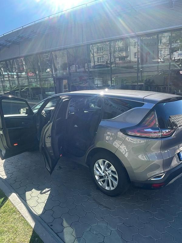 Usado Renault Espace 160 HP (117 kW) 2017 Andere farben Monovolume