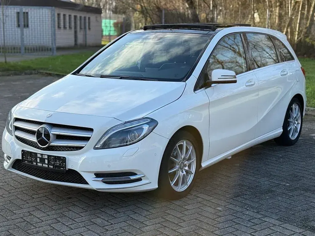 Gebraucht Mercedes B180 122 PS (89 kW) 2013 Weiß Kleinwagen