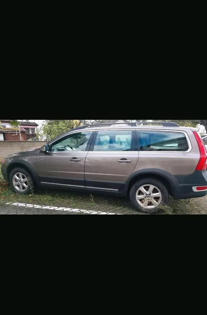 Gebraucht Volvo XC70 163 PS (119 kW) 2011 Andere farben Kombi