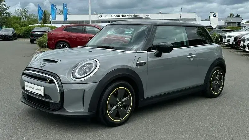 Gebraucht Mini Cooper SE 135 kW (184 PS) 2022 Moonwalk grey metallic Kleinwagen