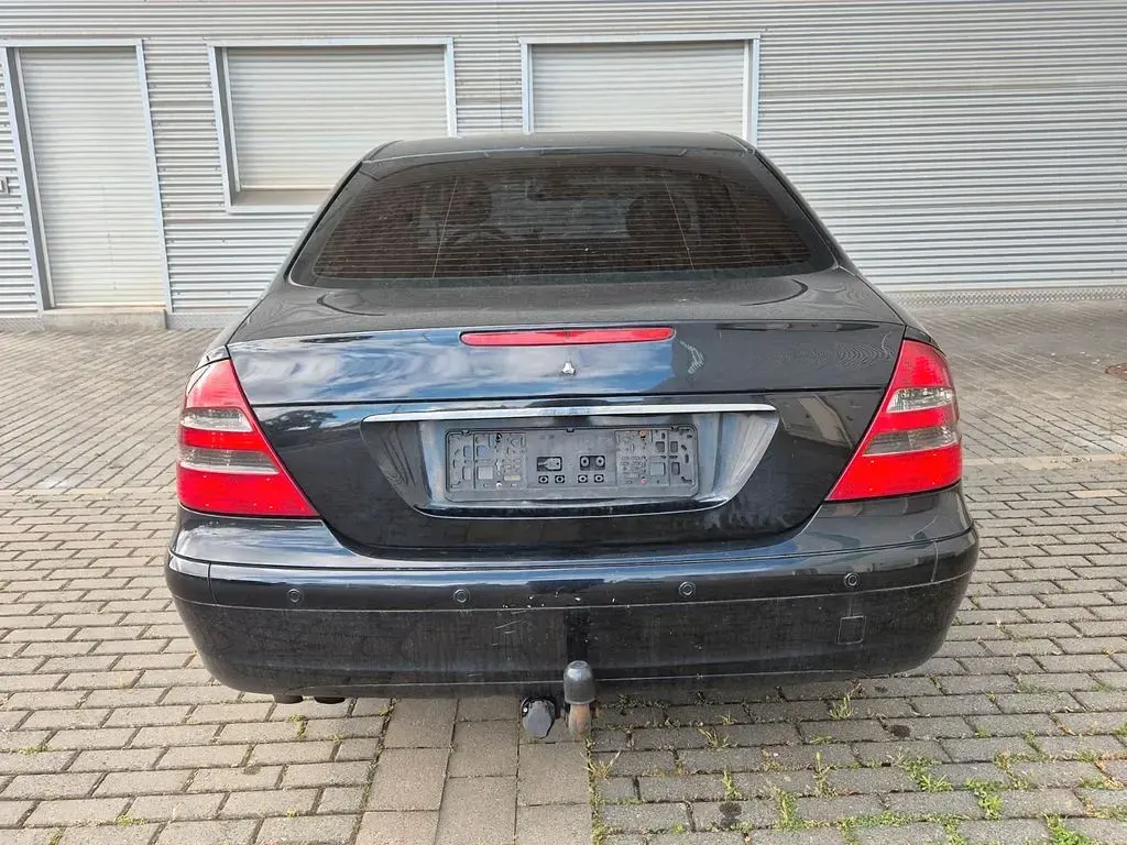 Gebraucht Mercedes E220 Classic 150 PS (110 kW) 2003 Schwarz Limousine