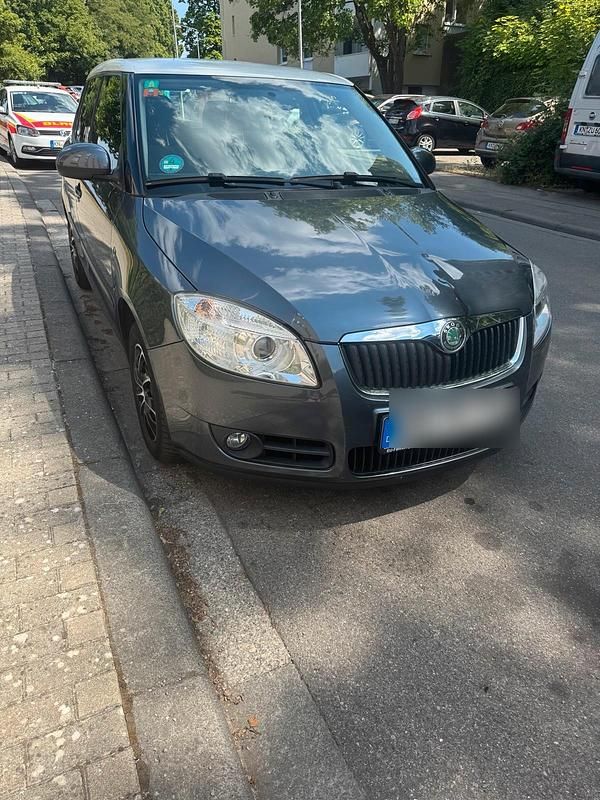 Grau Gebraucht 2009 Skoda Fabia Kleinwagen | 1.900 € (Fairer Preis) - Bild 1/4