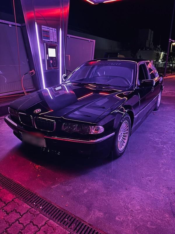 Schwarz Gebraucht 2001 BMW 730 Limousine | 10.800 € - Bild 1/4