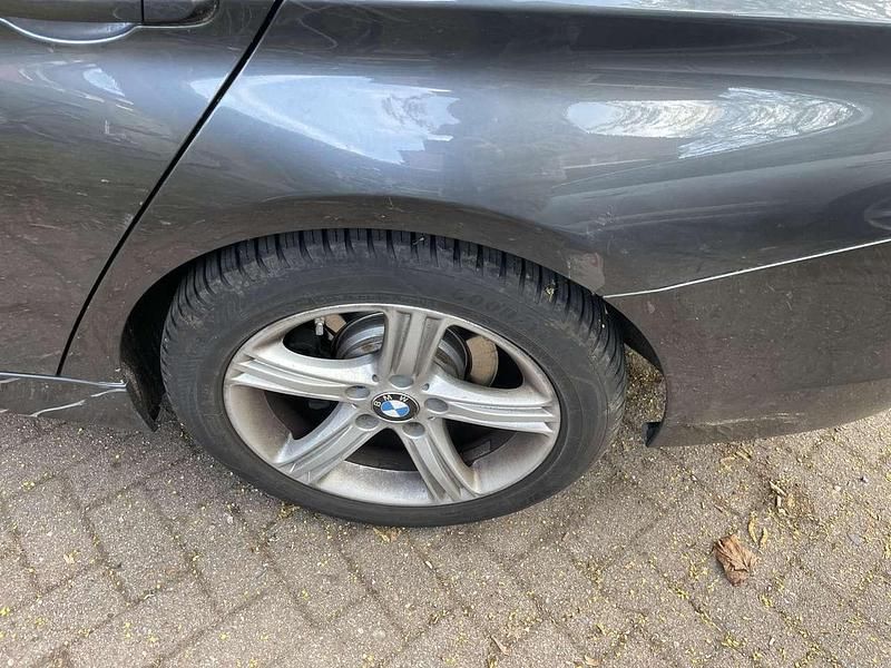 Gebraucht BMW 318 Luxury Line 150 PS (110 kW) 2019 Grau Kombi