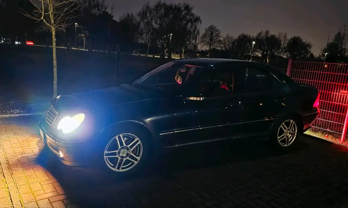Gebraucht Mercedes C320 218 PS (160 kW) 2002 Blau Limousine