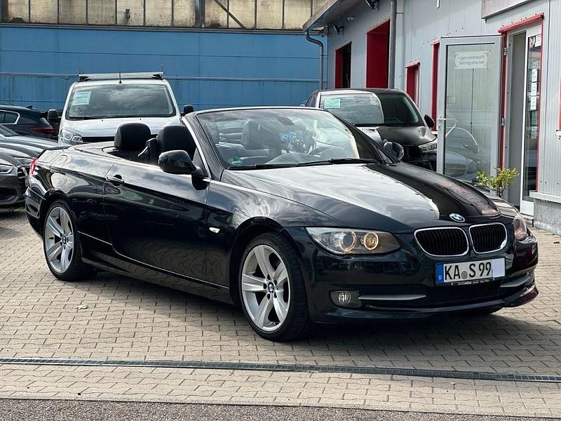 Schwarz Gebraucht 2010 BMW 320 Cabriolet Comfort Edition Cabrio | 7.395 € (Guter Preis) - Bild 1/4