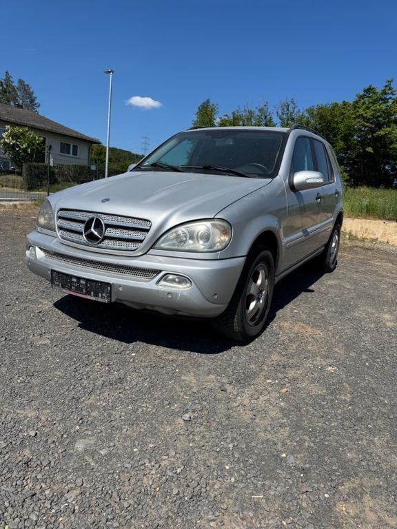 Silber Gebraucht 2004 Mercedes ML270 SUV | 5.999 € (Fairer Preis) - Bild 1/4