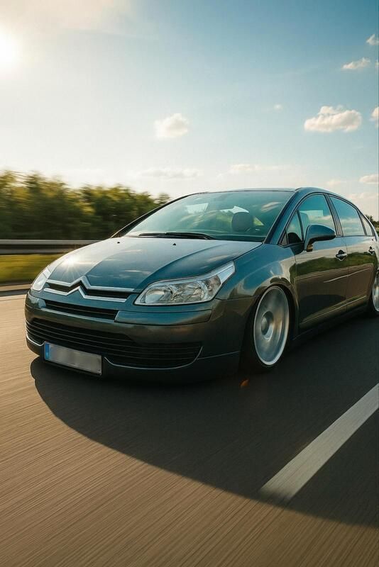 Grau Gebraucht 2006 Citroën C4 Limousine | 1.000 € (Fairer Preis) - Bild 1/4
