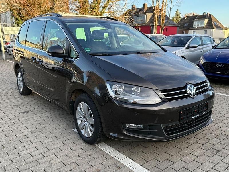 Gebraucht VW Sharan 150 PS (110 kW) 2019 Braun Van / Kleinbus