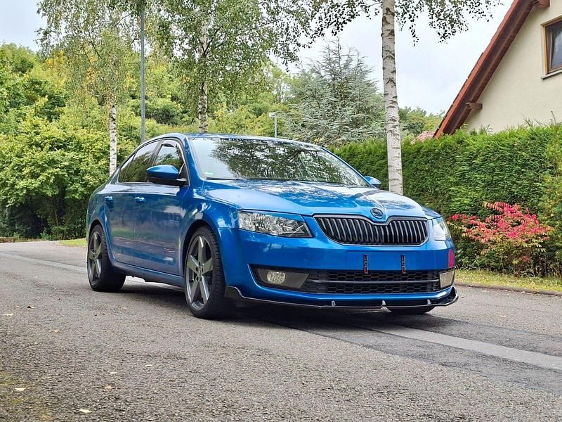 Blau Gebraucht 2015 Skoda Octavia Limousine | 8.490 € (Guter Preis) - Bild 1/4