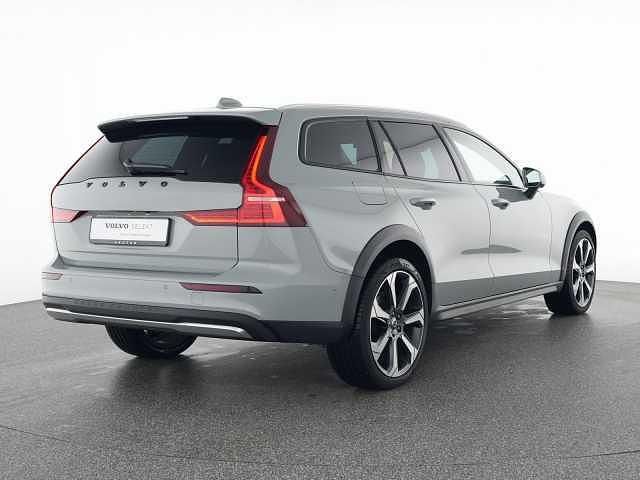 Gebraucht Volvo V60 CC 145 PS (106 kW) 2024 Kombi