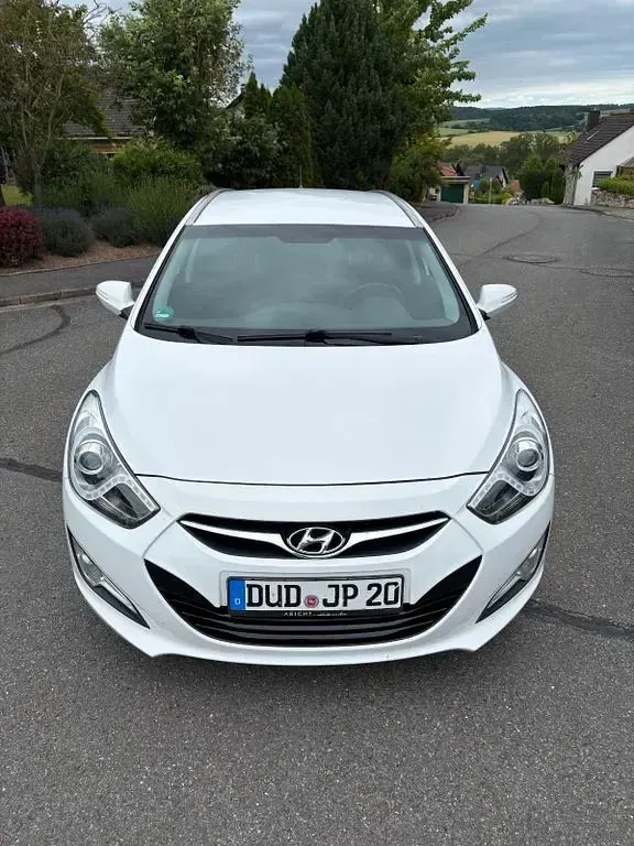 Gebraucht Hyundai i40 Edition 135 PS (99 kW) 2014 Weiß Kombi