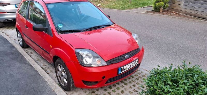 Rot Gebraucht 2003 Ford Fiesta Kleinwagen | 1.100 € (Guter Preis) - Bild 1/4