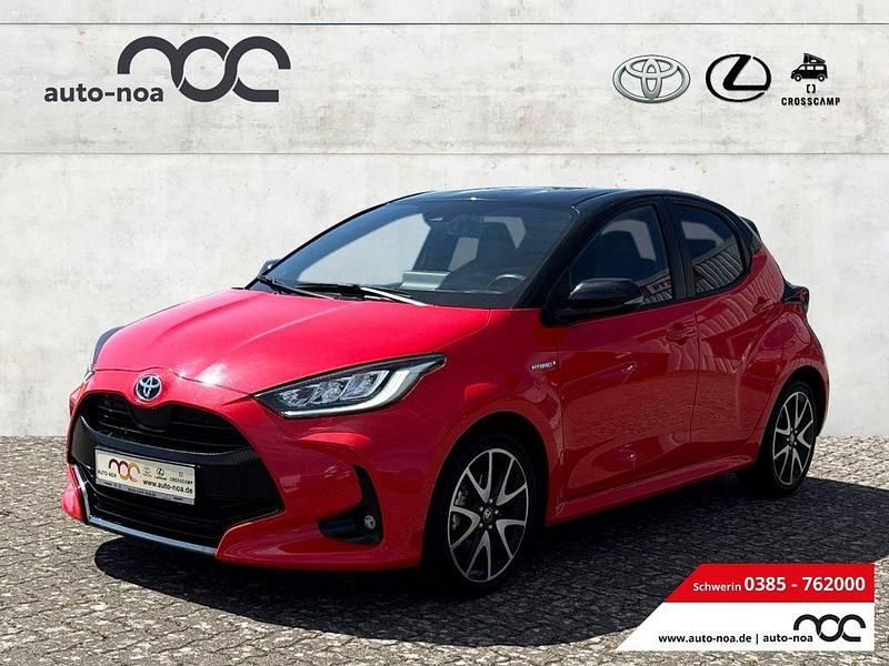 Rot Gebraucht 2021 Toyota Yaris Hybrid Edition Limousine | 19.900 € (Fairer Preis) - Bild 1/4