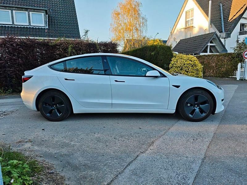 Gebraucht Tesla Model 3 RWD 208 kW (283 PS) 2022 Weiß Limousine