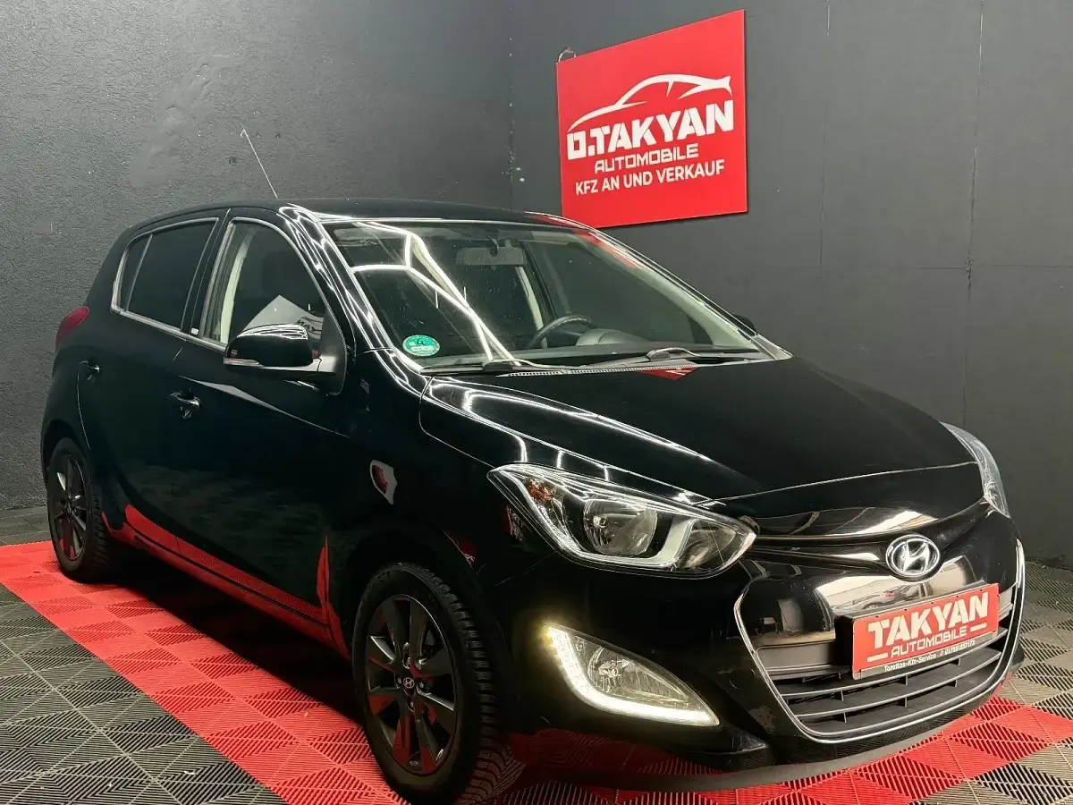 Gebraucht Hyundai i20 Edition 86 PS (63 kW) 2014 Schwarz Kleinwagen