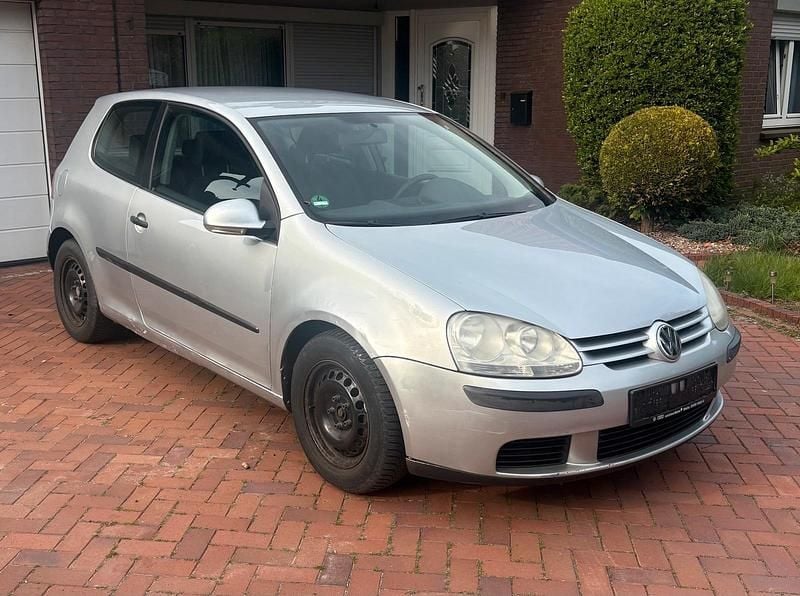 Grau Gebraucht 2005 VW Golf V Kleinwagen | 699 € (Superpreis) - Bild 1/4