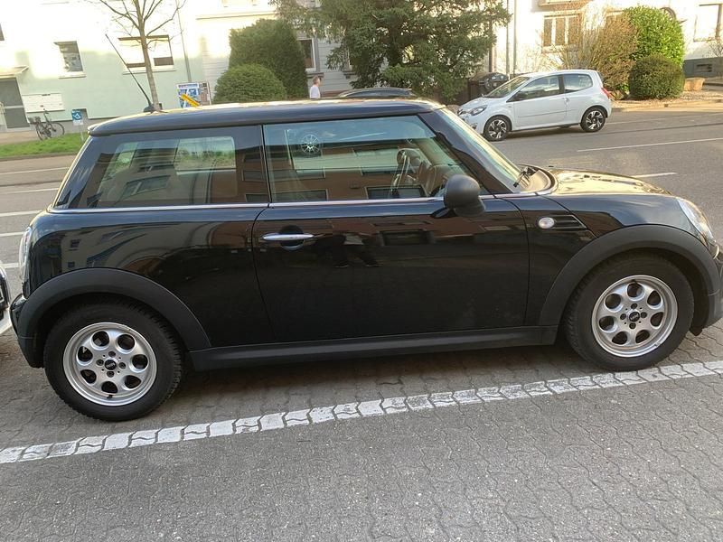 Gebraucht Mini ONE 98 PS (72 kW) 2012 Schwarz Kleinwagen