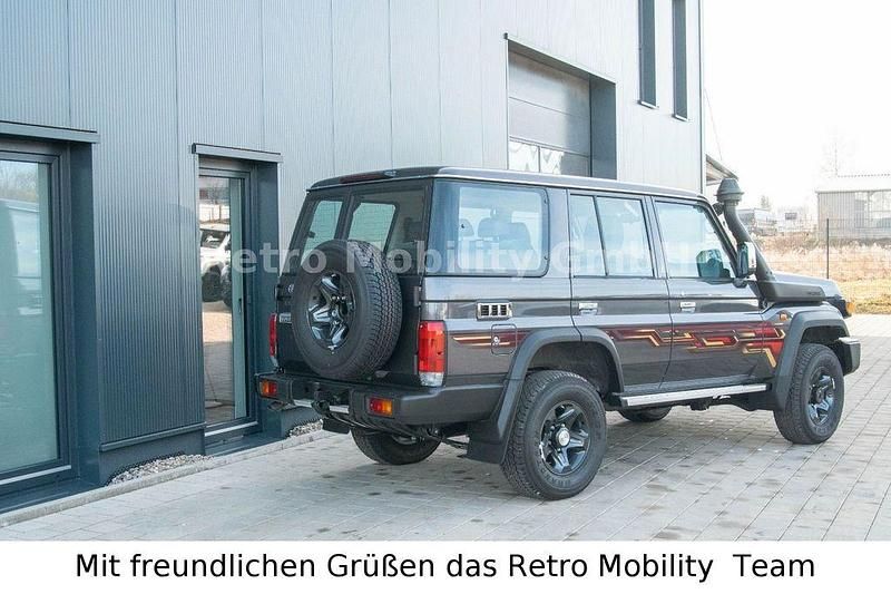 Neu Toyota Land Cruiser 228 PS (167 kW) 2025 Grau SUV