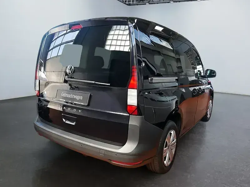 Gebraucht VW Caddy Basis 102 PS (75 kW) 2021 Schwarz Van / Kleinbus