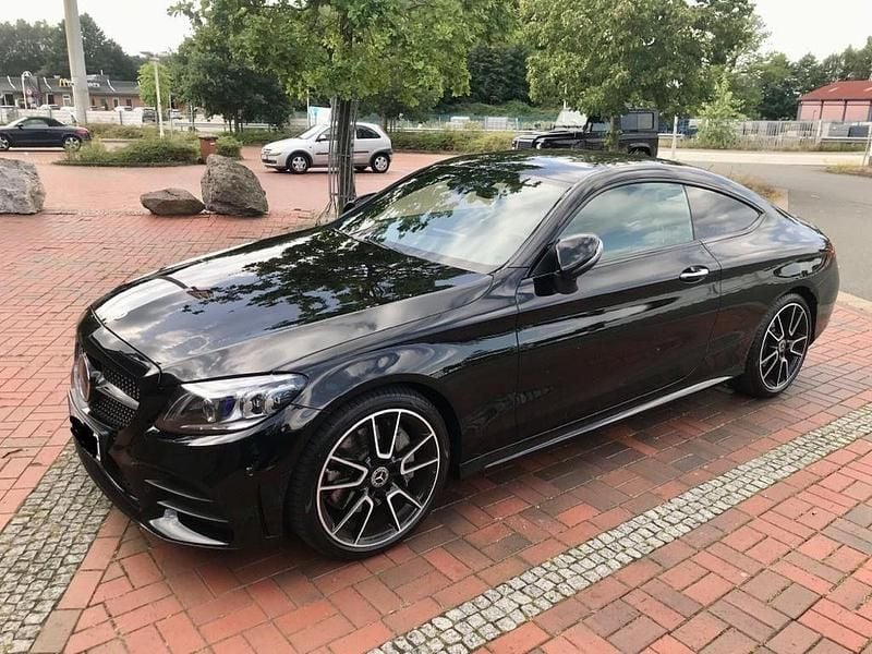 Gebraucht Mercedes C300 AMG line 245 PS (180 kW) 2021 Schwarz Coupé