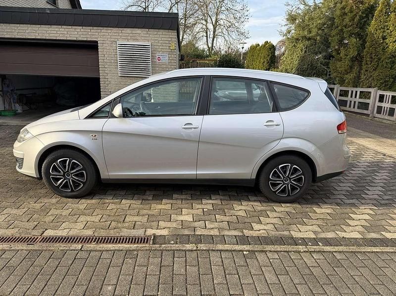 Gebraucht Seat Altea XL Style 125 PS (91 kW) 2011 Silber Van / Kleinbus