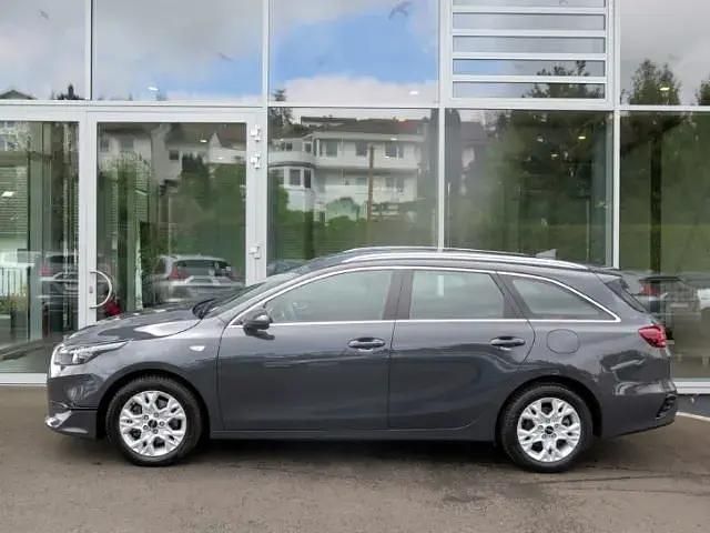 (h8g) pentametal met. (grau) Gebraucht 2024 Kia Ceed Sportswagon Comfort Kombi | 21.680 € (Superpreis) - Bild 1/2