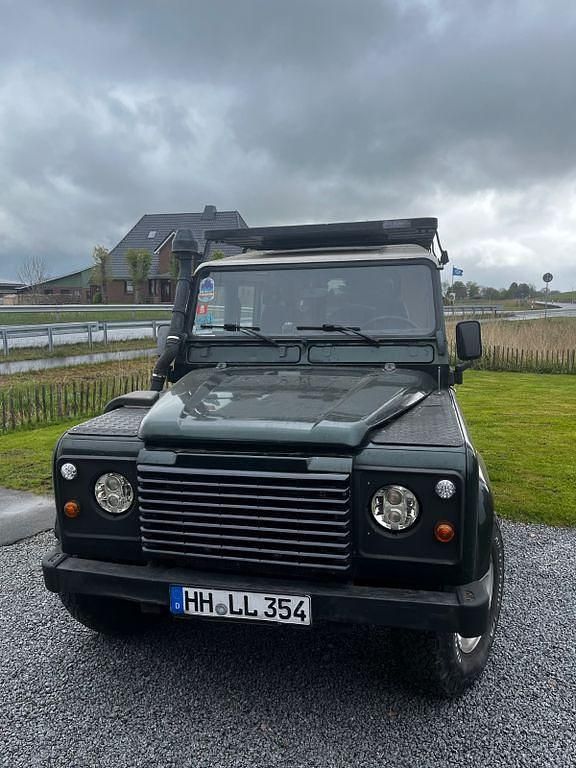 Grün Gebraucht 2000 Land Rover Defender Van / Kleinbus | 23.700 € (Fairer Preis) - Bild 1/4