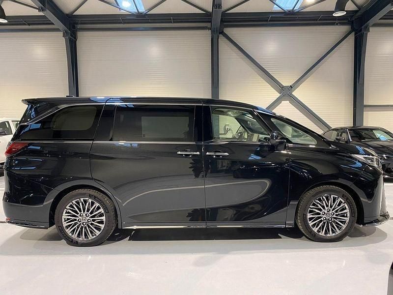 Neu Lexus LM350h Executive Line 250 PS (183 kW) 2025 Schwarz Van / Kleinbus