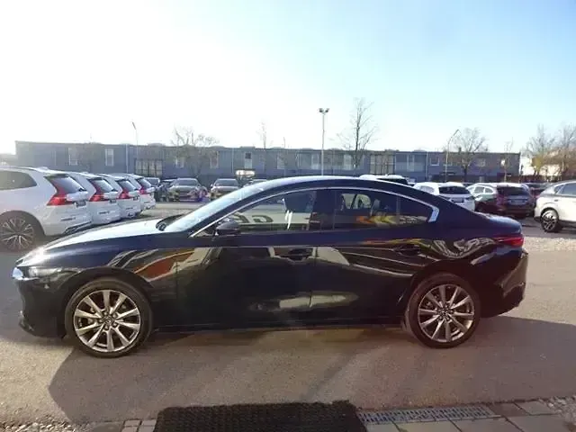 Używany Mazda 3 Selection 186 KM (136 kW) 2023 Czarny Sedan/Limuzyna