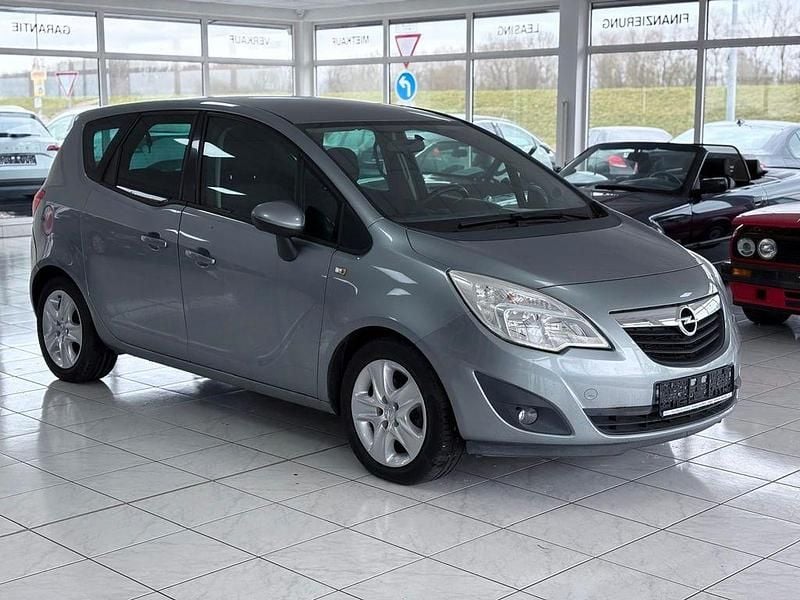 Gebraucht Opel Meriva Design Edition 101 PS (74 kW) 2012 Silber Van / Kleinbus