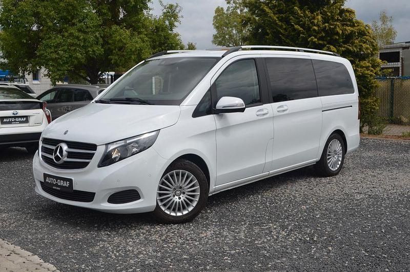 Weiß Gebraucht 2017 Mercedes V220 Edition Van / Kleinbus | 30.800 € (Fairer Preis) - Bild 1/4