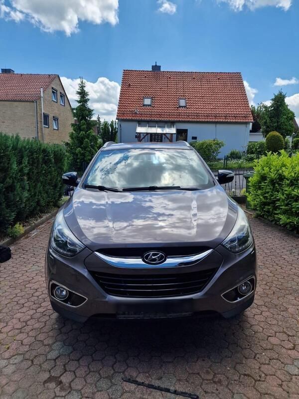Braun Gebraucht 2015 Hyundai ix35 Classic SUV | 10.000 € (Fairer Preis) - Bild 1/4
