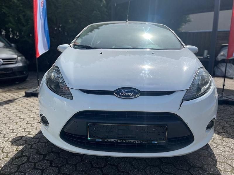 Usata Ford Fiesta 95 CV (69 kW) 2011 Bianco Utilitaria