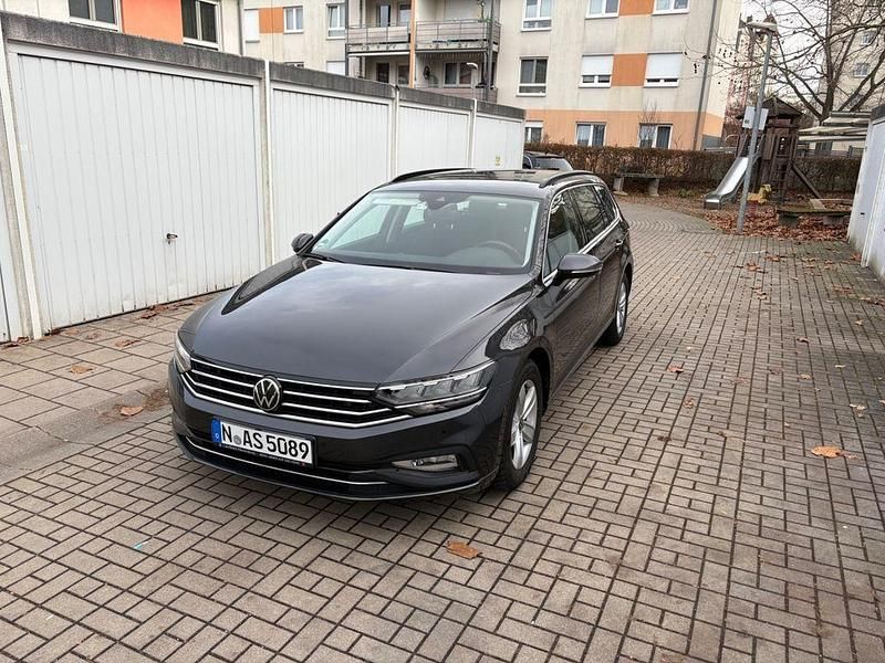 Grau Gebraucht 2022 VW Passat Business Kombi | 18.900 € (Guter Preis) - Bild 1/4