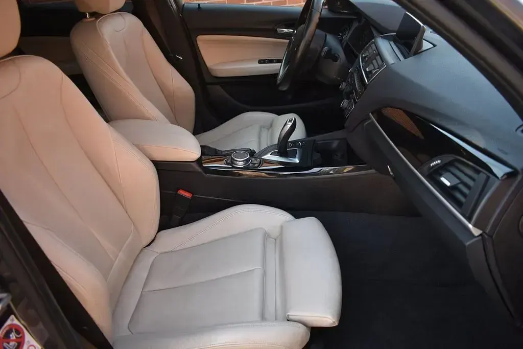 Gebraucht BMW 118 Executive 136 PS (100 kW) 2016 Grau Kleinwagen