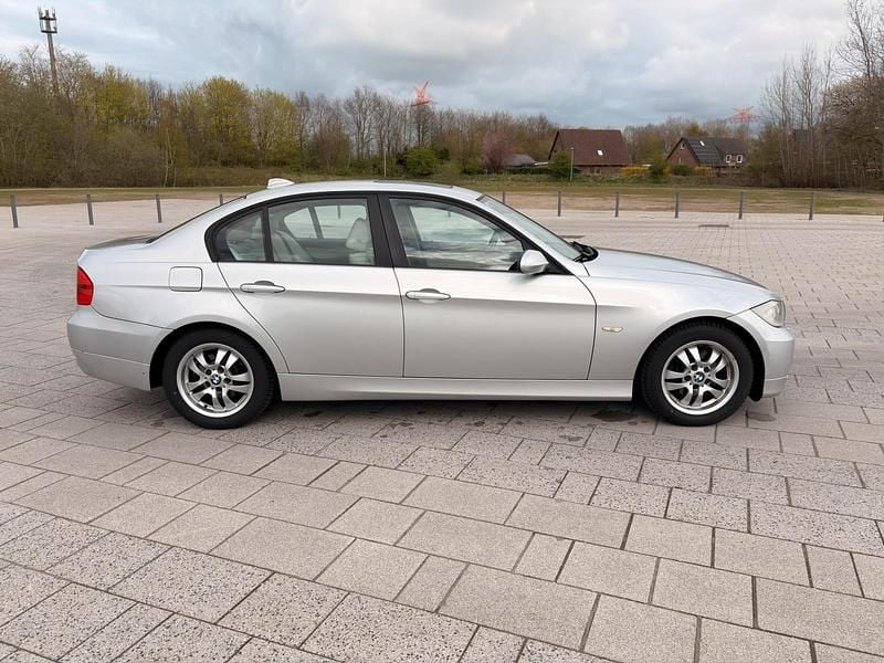 Second-hand BMW 318 2006 Argintiu Berlinǎ