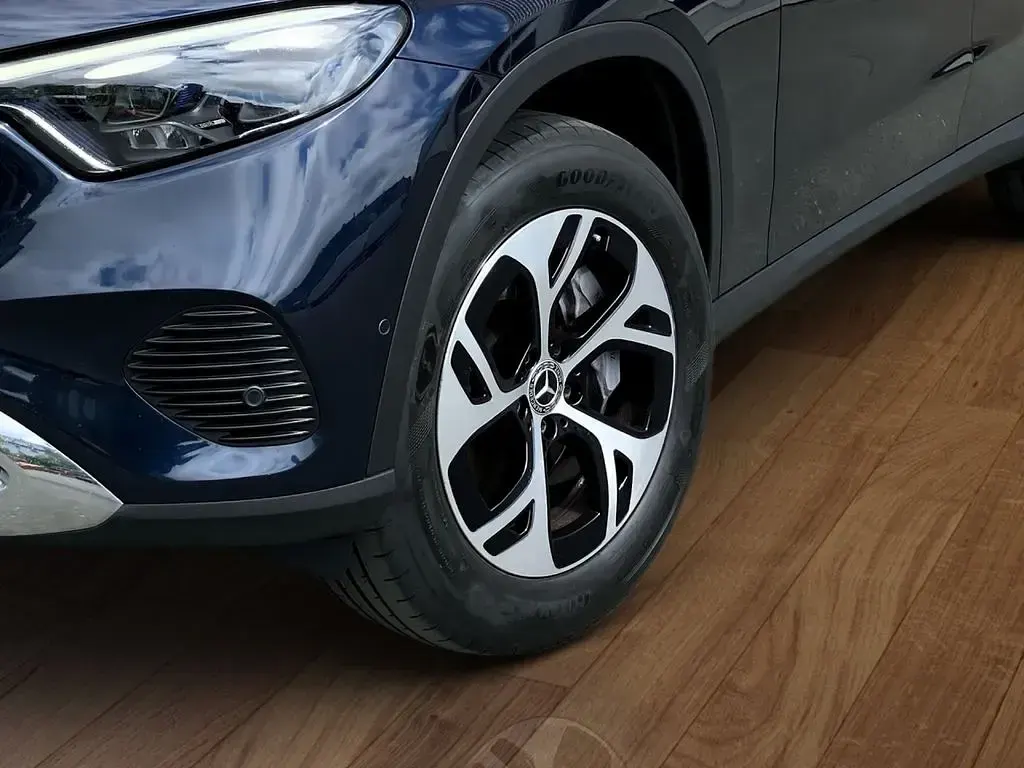 Gebraucht Mercedes GLC300e Avantgarde 204 PS (150 kW) 2023 Blau SUV