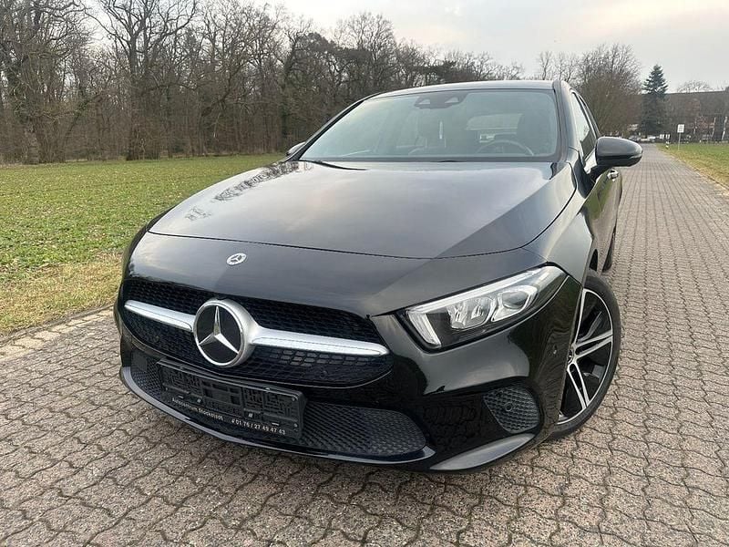 Schwarz Gebraucht 2018 Mercedes A200 Progressive Limousine | 21.990 € (Fairer Preis) - Bild 1/4