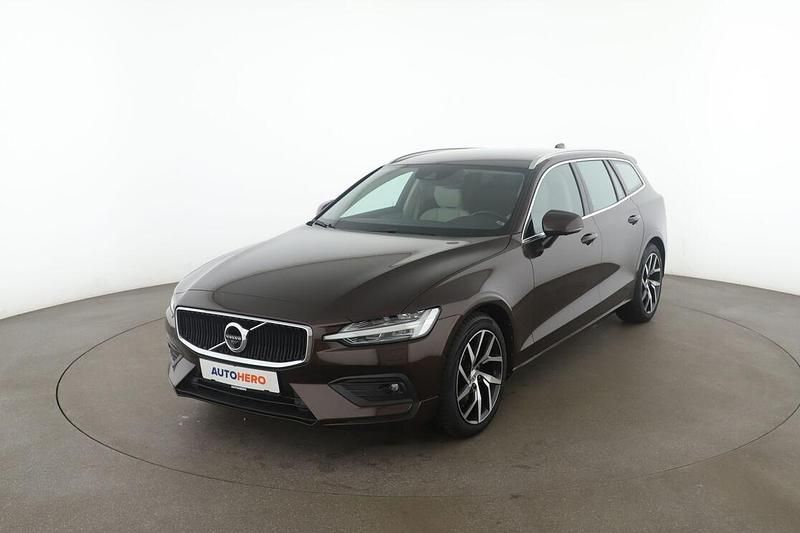 Braun Gebraucht 2019 Volvo V60 Momentum Kombi | 22.040 € (Superpreis) - Bild 1/3