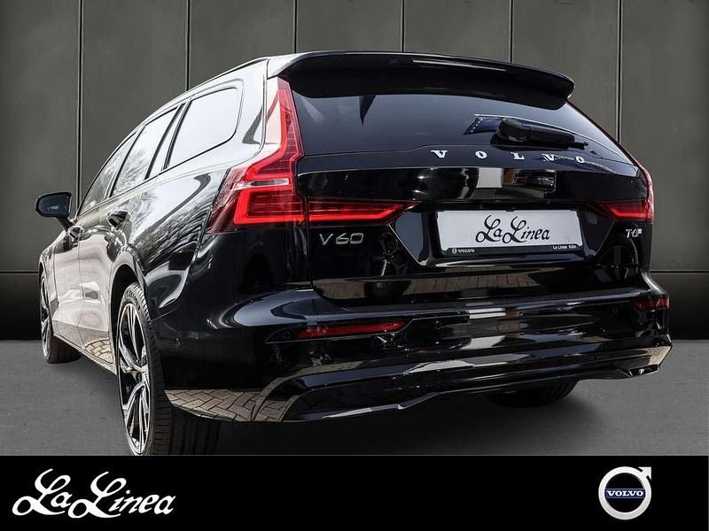Gebraucht Volvo V60 Plus 349 PS (256 kW) 2025 Schwarz Kombi